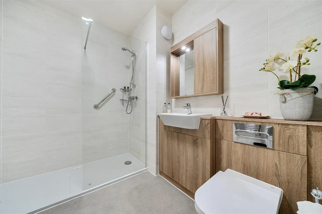 Great Tattenhams, Epsom, KT18, photo 9