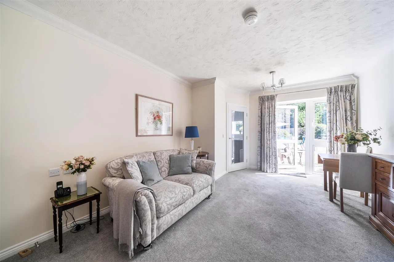Great Tattenhams, Epsom, KT18, photo 4
