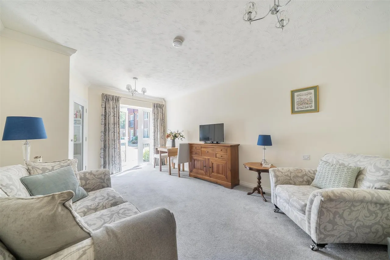 Great Tattenhams, Epsom, KT18, photo 6