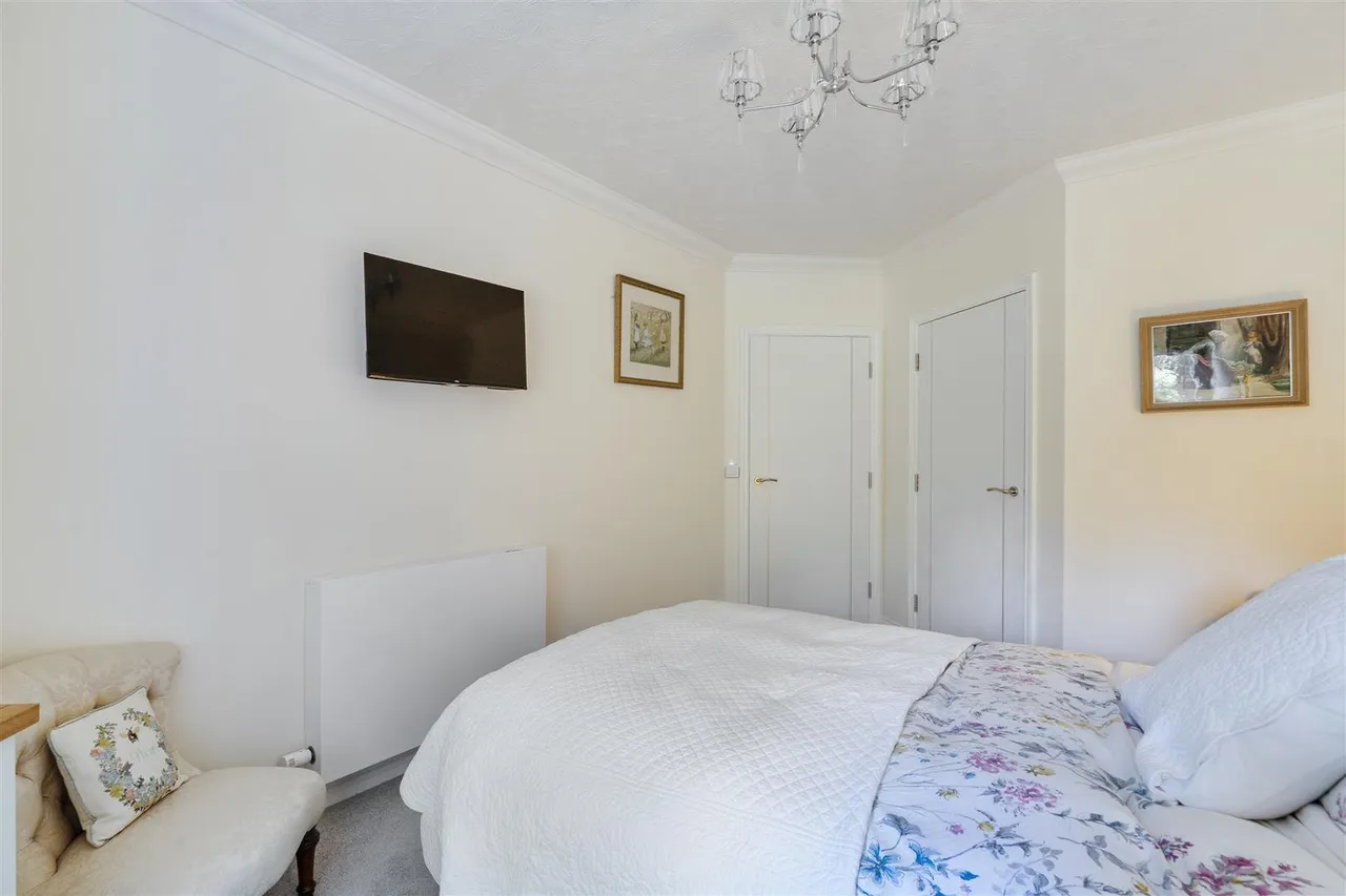 Great Tattenhams, Epsom, KT18, photo 8