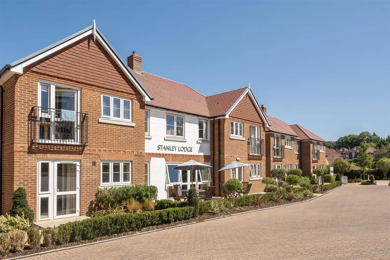 Great Tattenhams, Epsom, KT18, photo 14