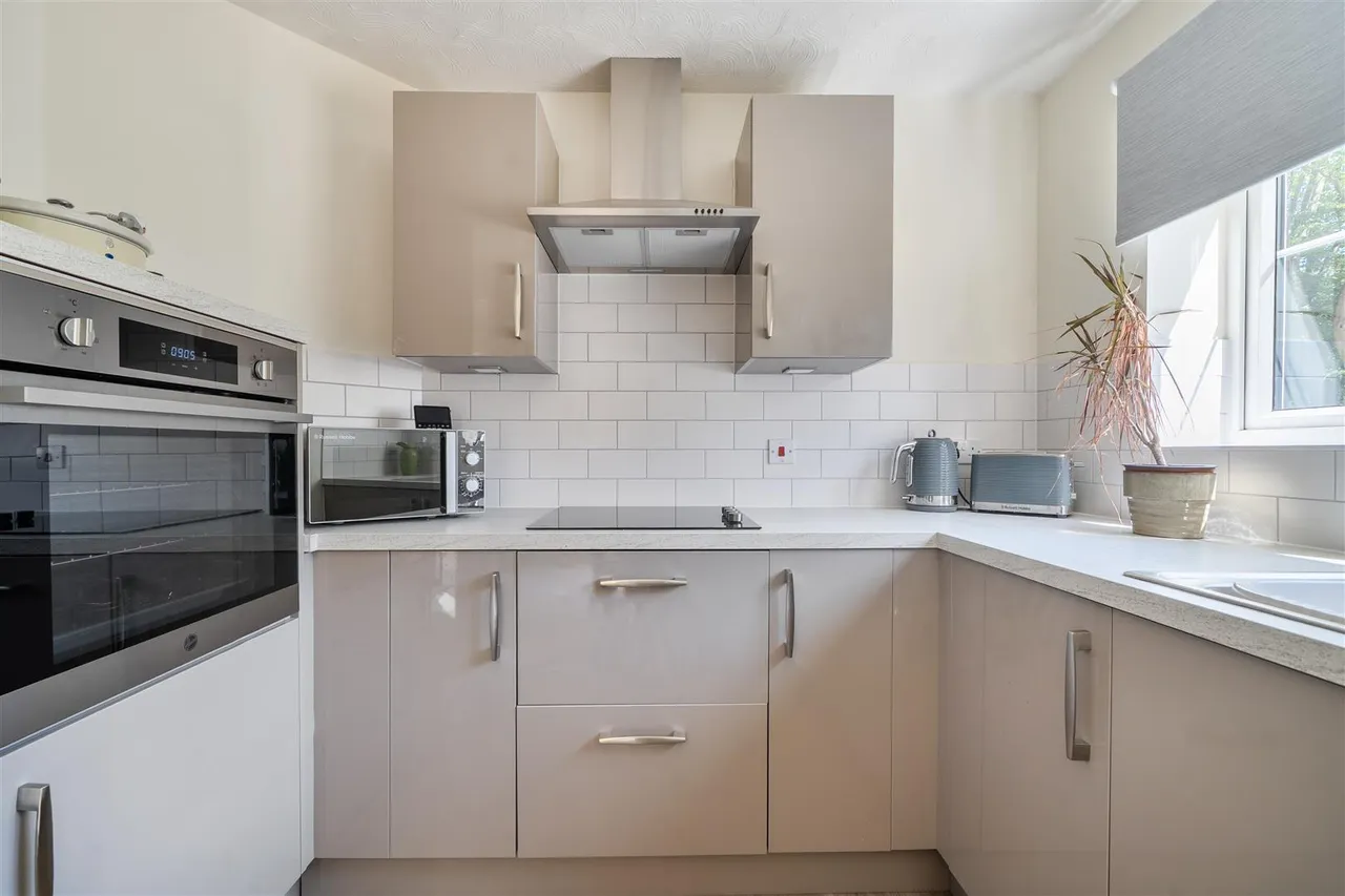 Great Tattenhams, Epsom, KT18, photo 3