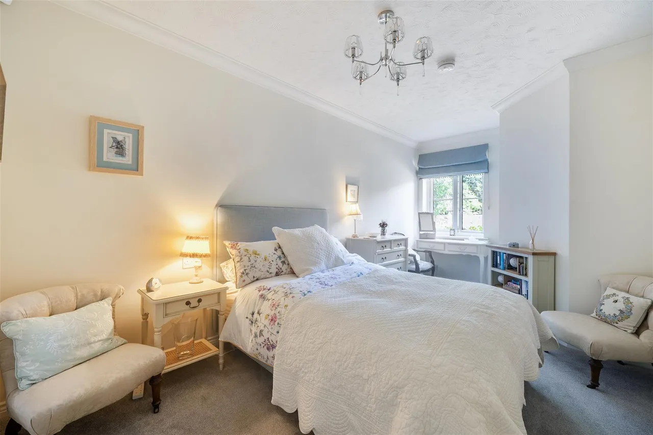 Great Tattenhams, Epsom, KT18, photo 7