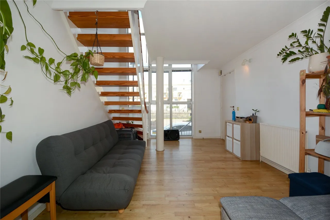 Princes Court, London, SE16, photo 2