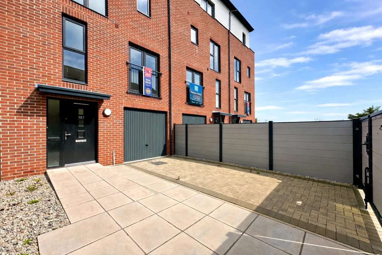 Delightful Riverside Roof Terrace, Balcony & Double Garage, EX31, photo 18