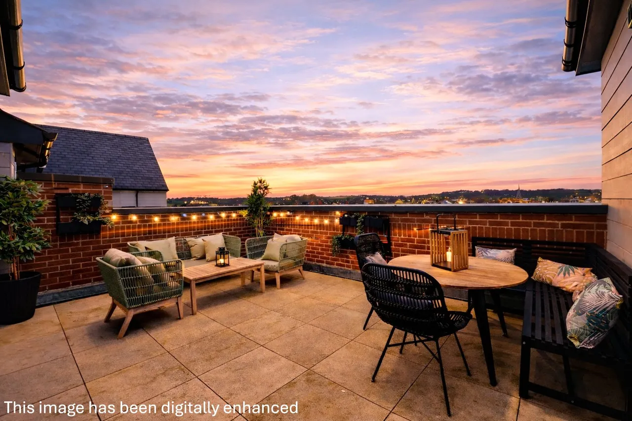 Delightful Riverside Roof Terrace, Balcony & Double Garage, EX31, photo 4