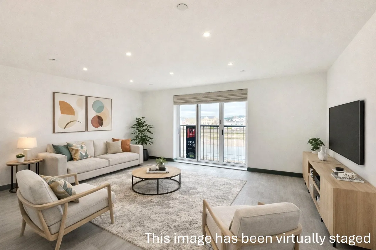 Delightful Riverside Roof Terrace, Balcony & Double Garage, EX31, photo 2