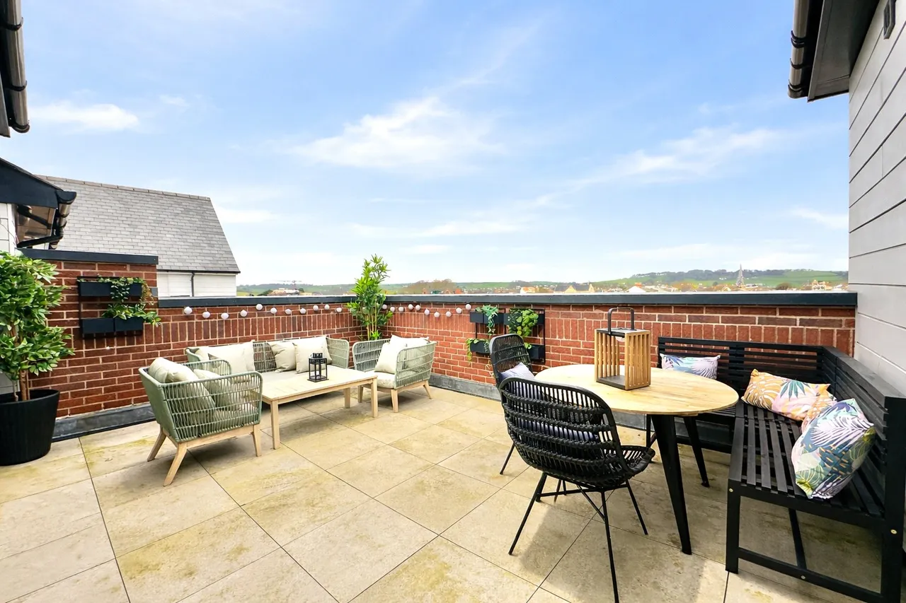 4 bed house for sale, Delightful Riverside Roof Terrace, Balcony & Double Garage, EX31