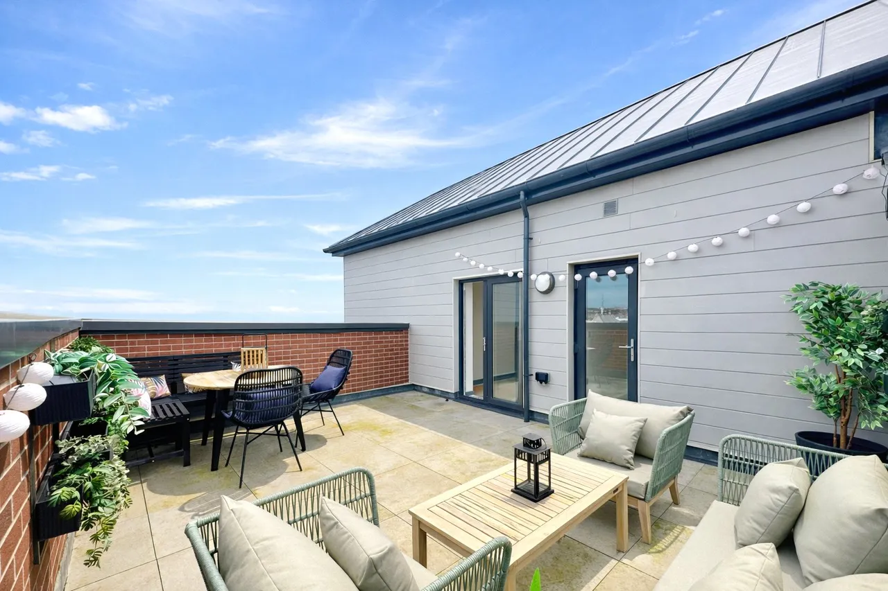 Delightful Riverside Roof Terrace, Balcony & Double Garage, EX31, photo 19