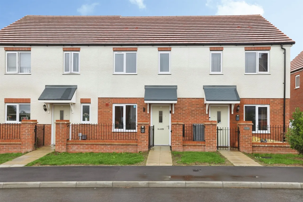 2 bed house for sale — Worsfold Drive, Ludgershall, Andover