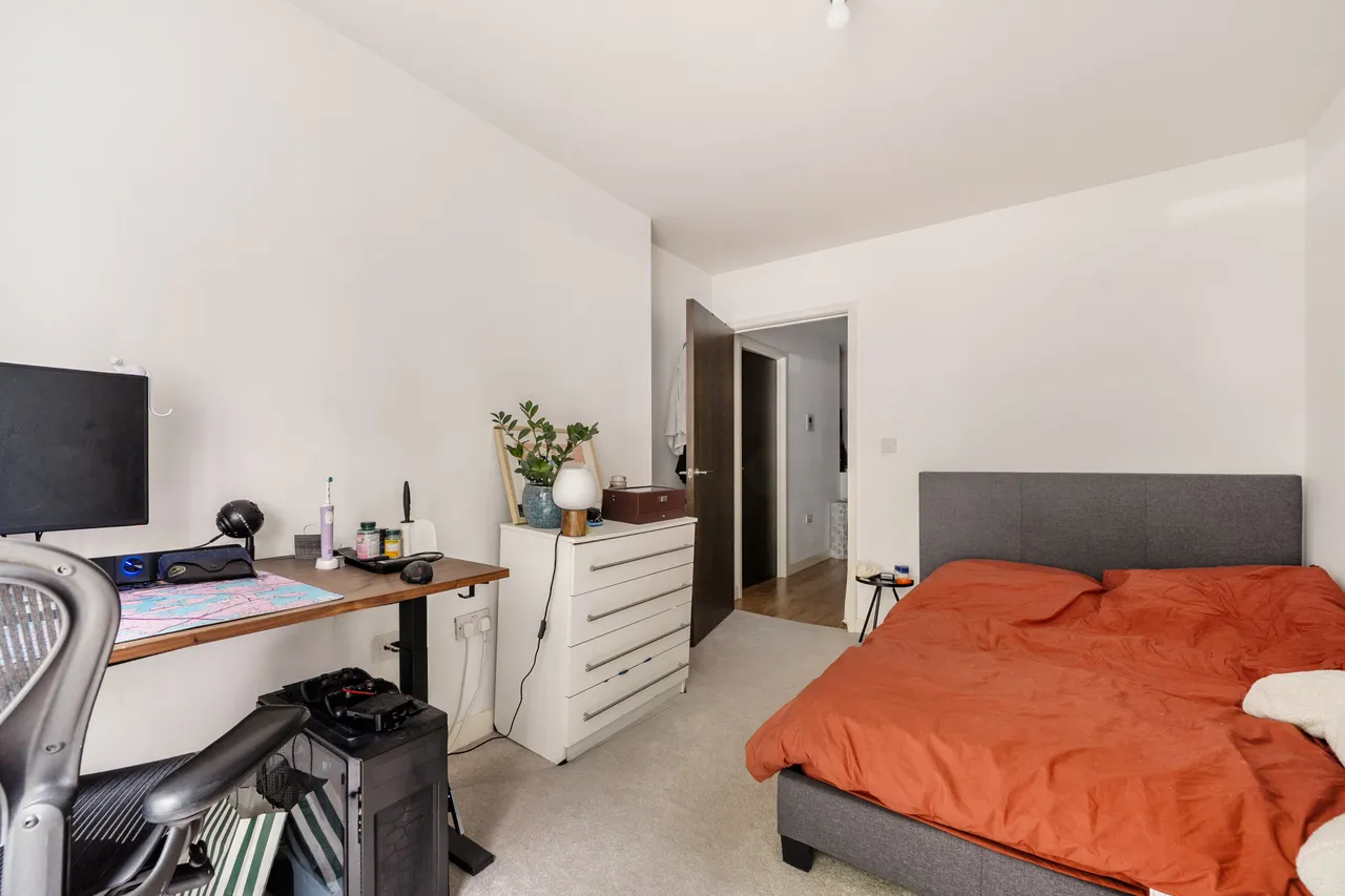 1 Emerald House, 2 Commander Avenue, London, photo 5