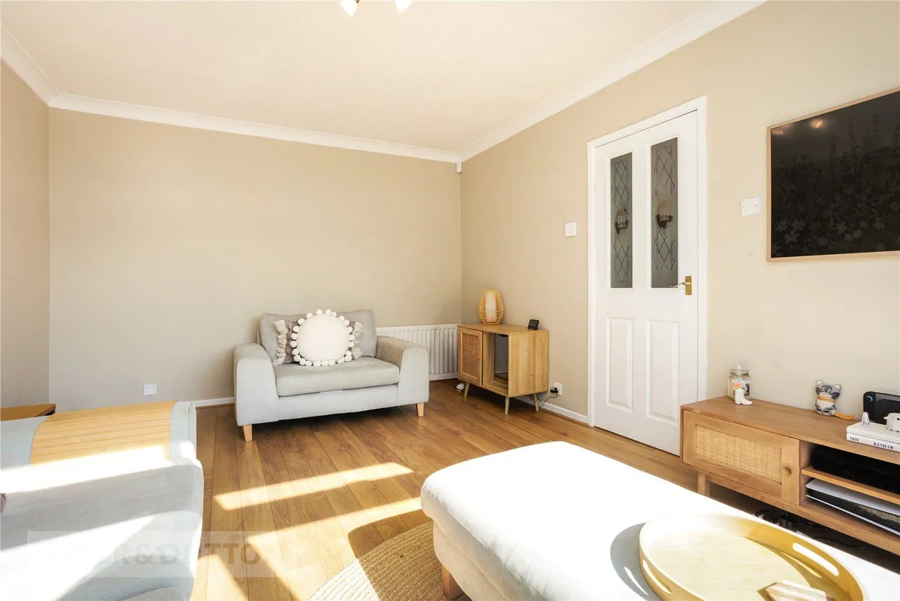 The Meadows, Grotton, OL4, photo 8