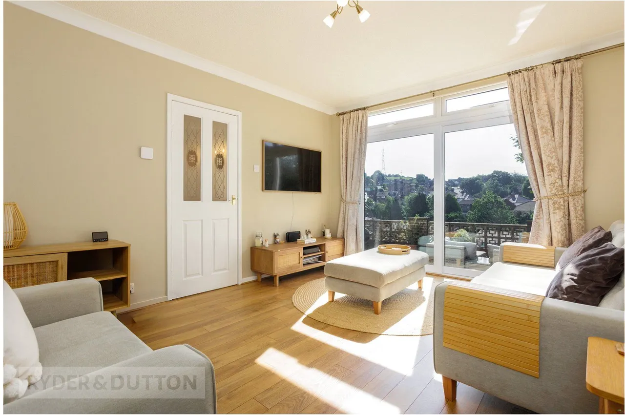 The Meadows, Grotton, OL4, photo 7