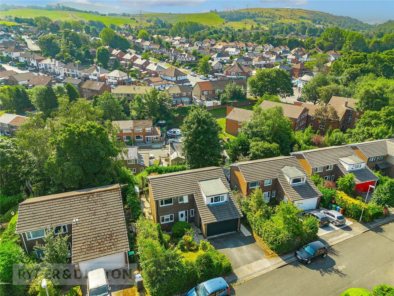 The Meadows, Grotton, OL4, photo 4