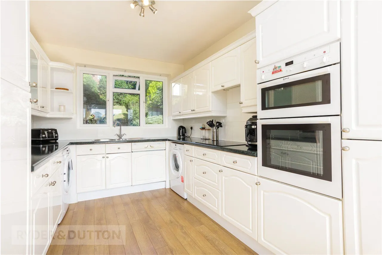 The Meadows, Grotton, OL4, photo 10