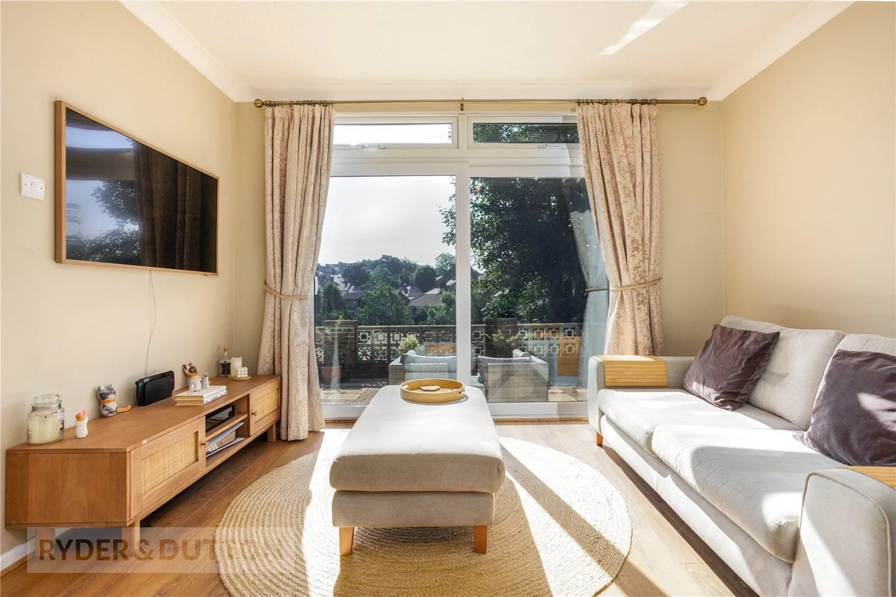The Meadows, Grotton, OL4, photo 9