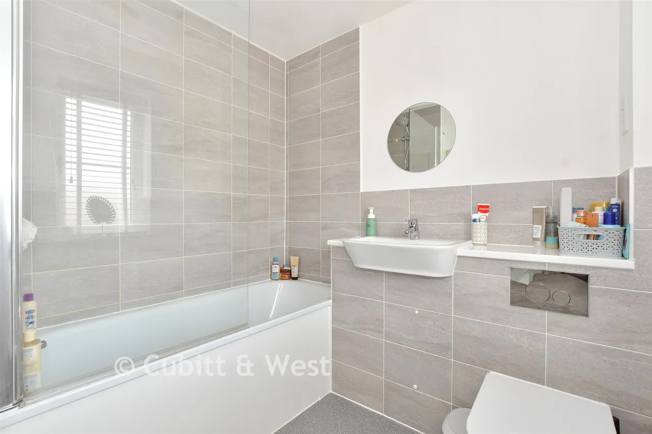 Illett Way, Faygate, RH12, photo 7