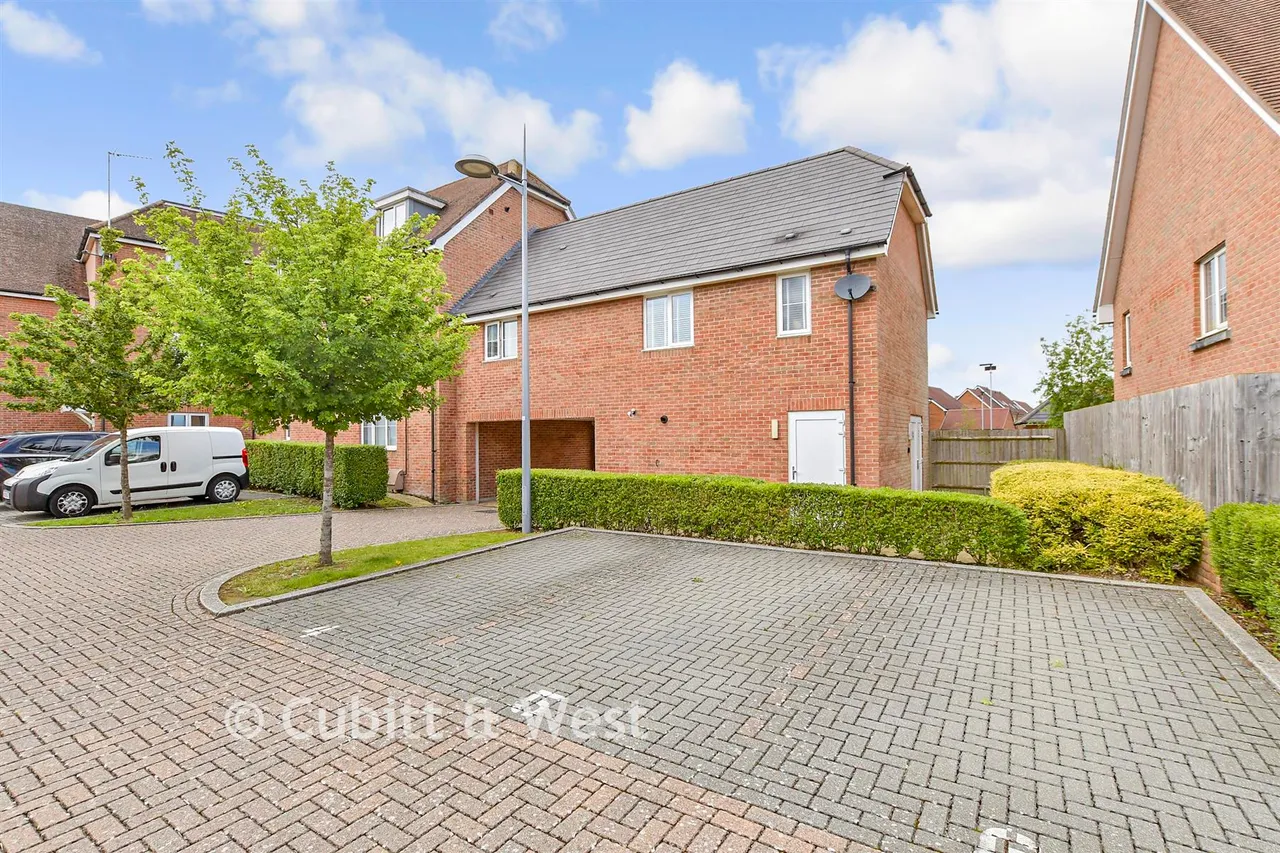 Illett Way, Faygate, RH12, photo 8