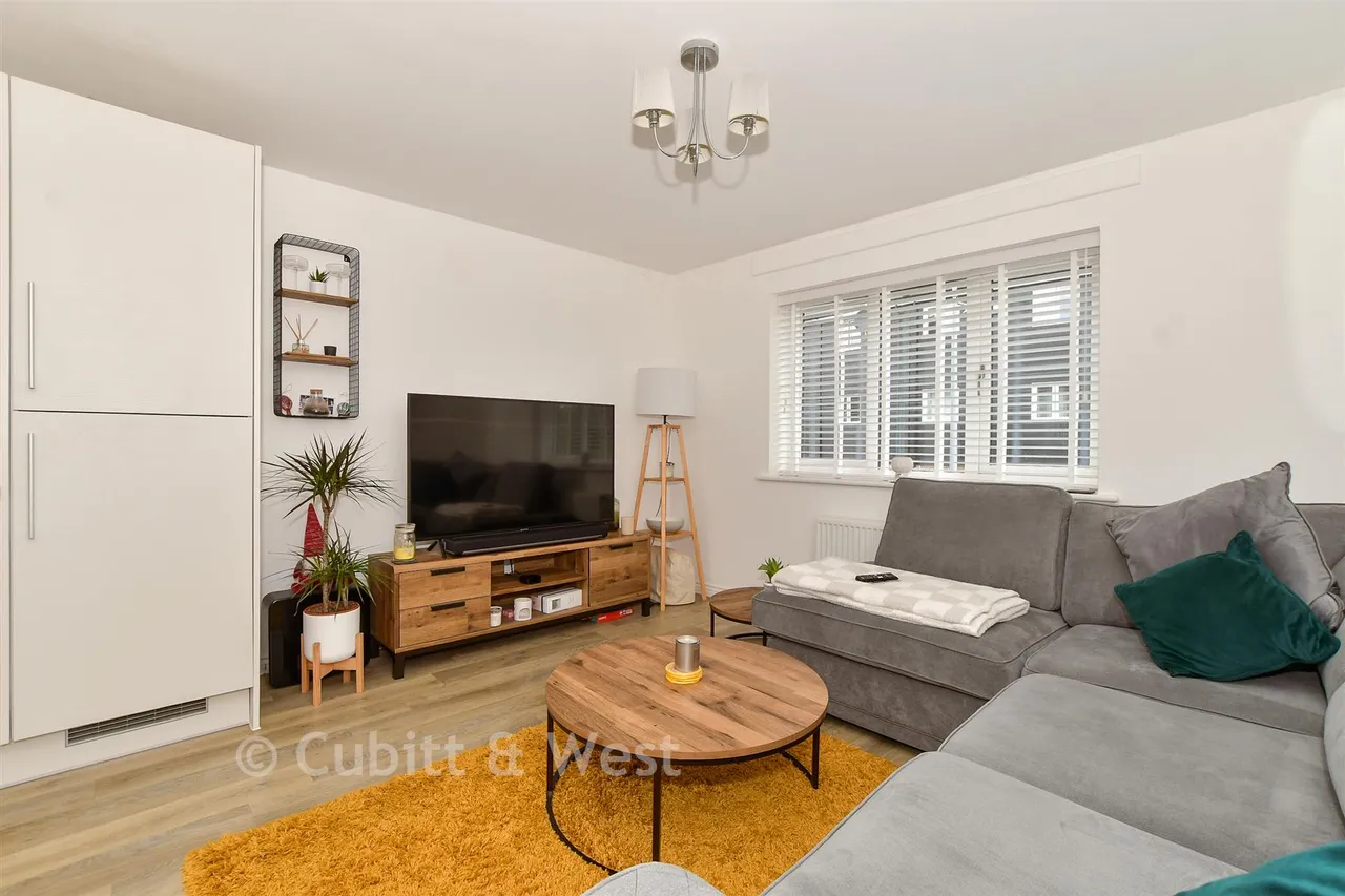 Illett Way, Faygate, RH12, photo 4