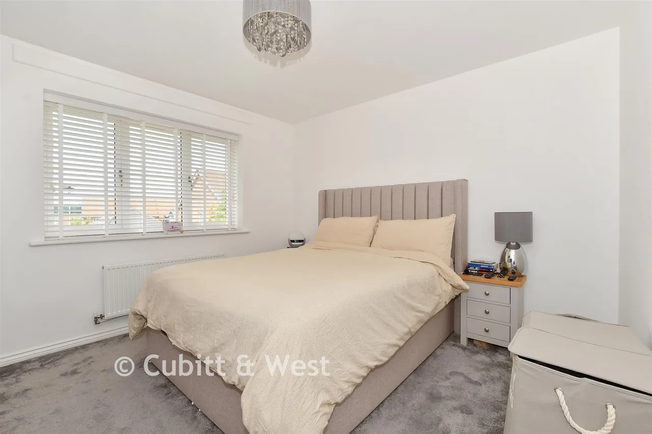 Illett Way, Faygate, RH12, photo 5