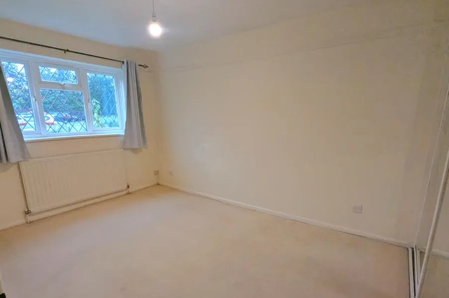 Meadowbank Road, Lightwater, GU18, photo 6