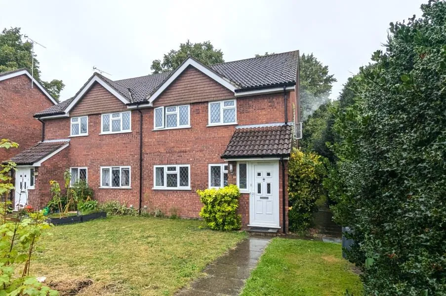 Meadowbank Road, Lightwater, GU18, photo 10