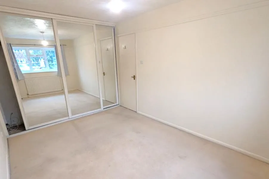 Meadowbank Road, Lightwater, GU18, photo 7