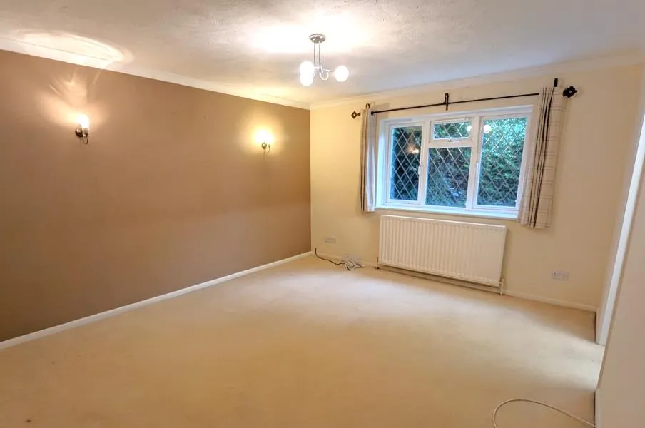 Meadowbank Road, Lightwater, GU18, photo 4