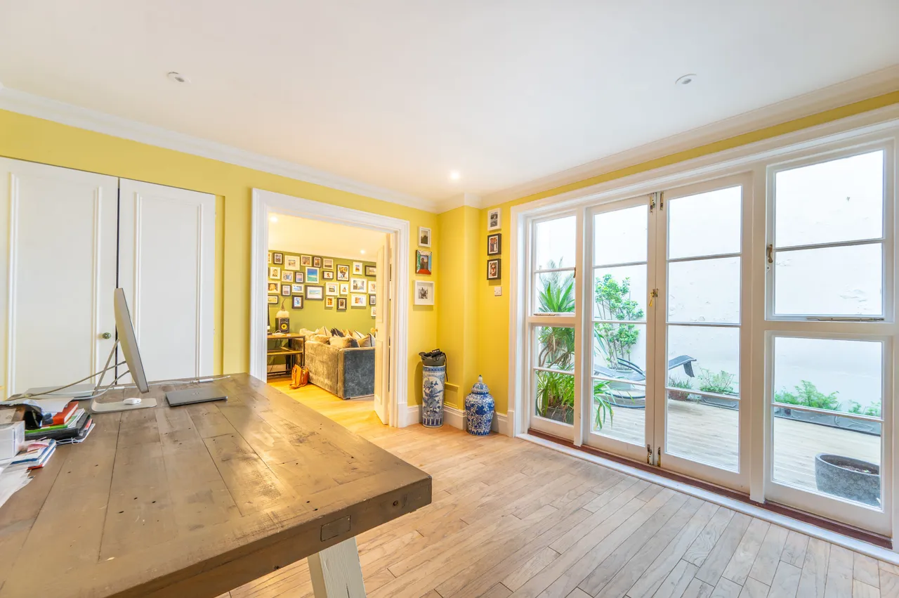 Flat 3, 6-8 Clanricarde Gardens, London, photo 5