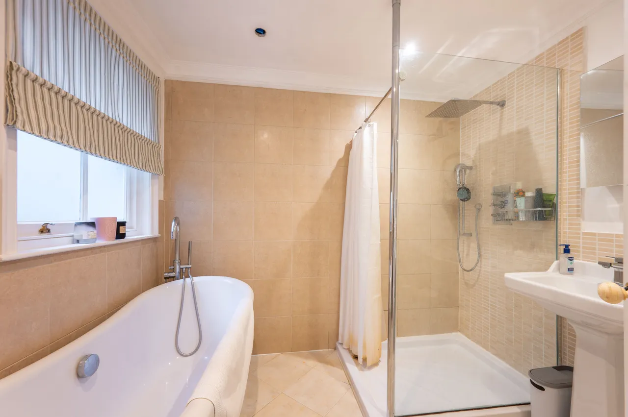 Flat 3, 6-8 Clanricarde Gardens, London, photo 8