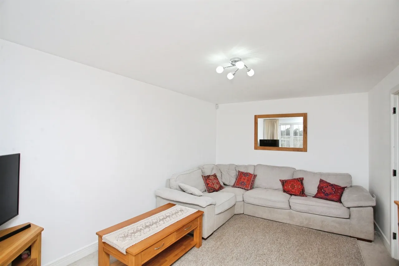Trustees Close, Cawston, CV22, photo 4