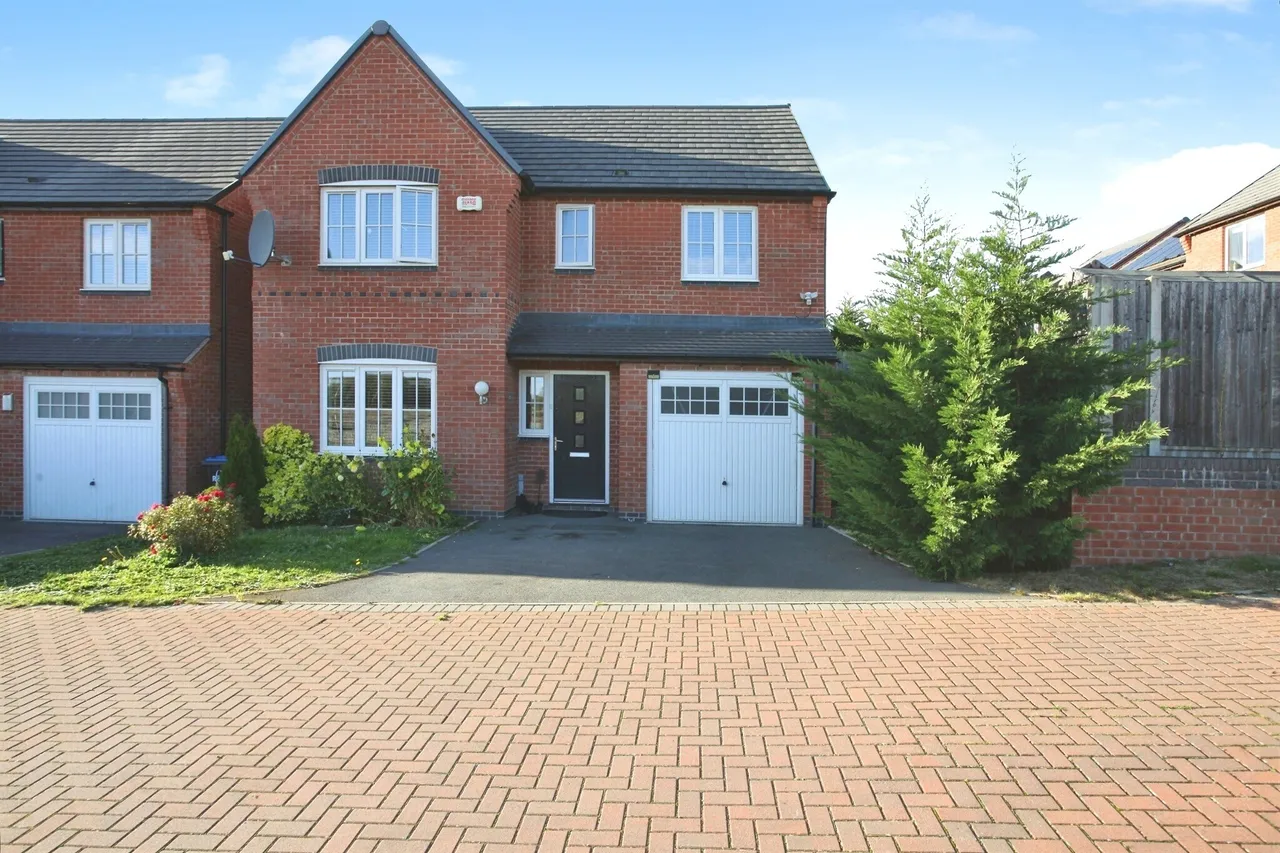 4 bed house for sale, Trustees Close, Cawston, CV22