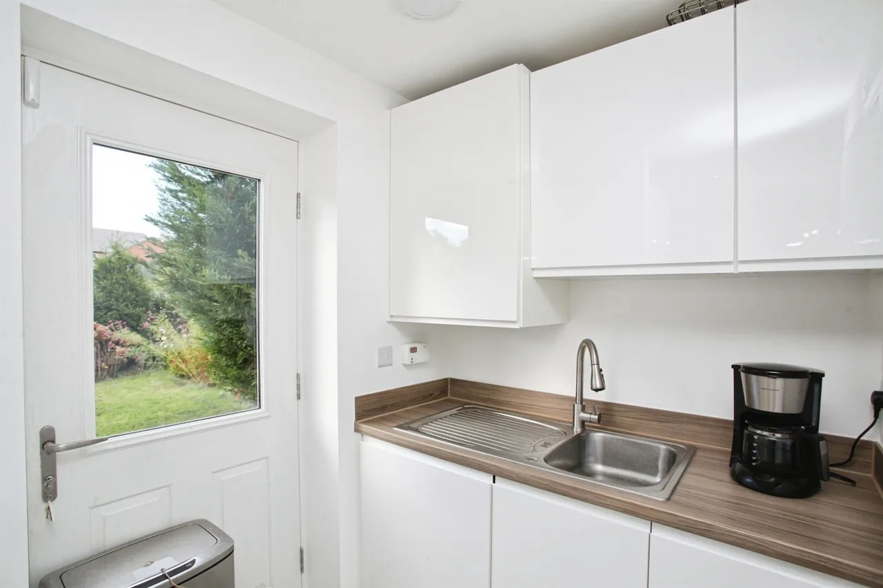 Trustees Close, Cawston, CV22, photo 8
