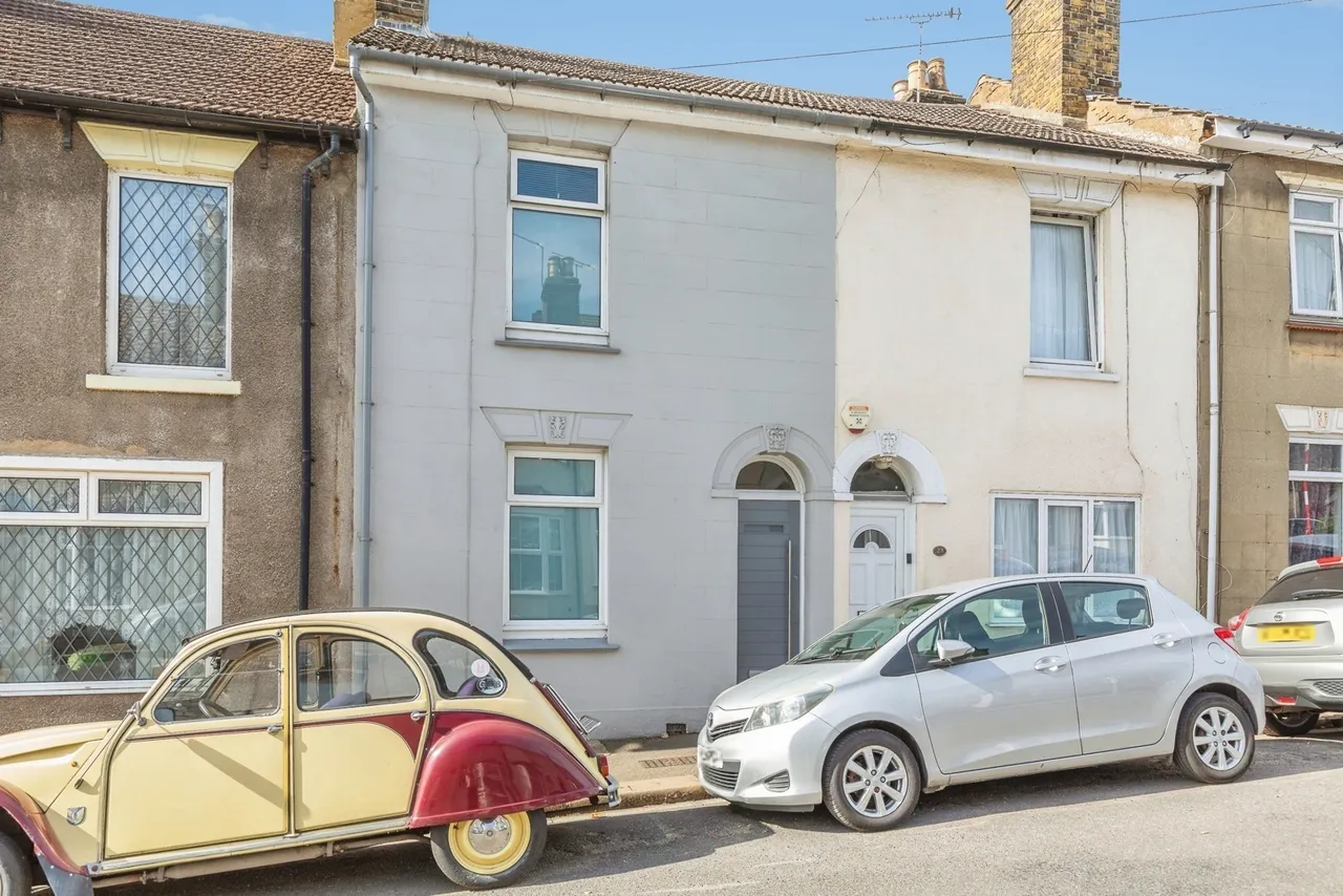 3 bed house for sale, Bryant Road, Rochester, ME2