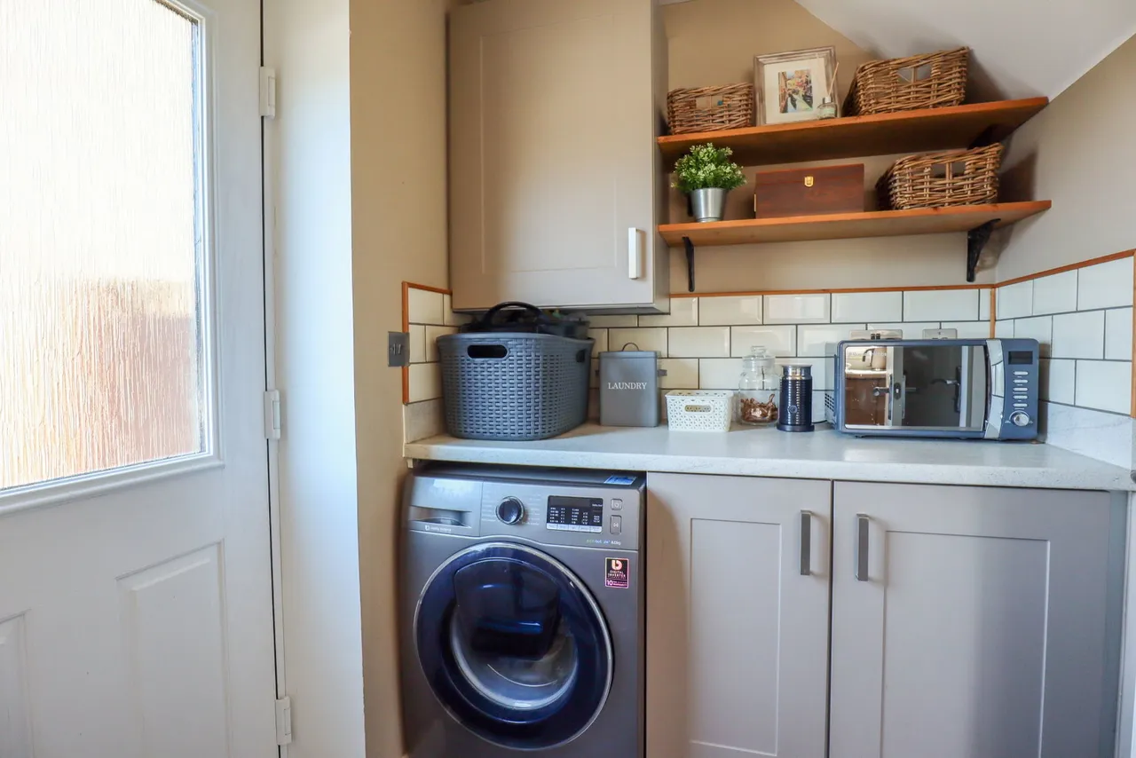 Rutherford Close, Calne, photo 11