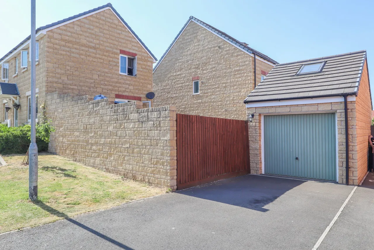 Rutherford Close, Calne, photo 7
