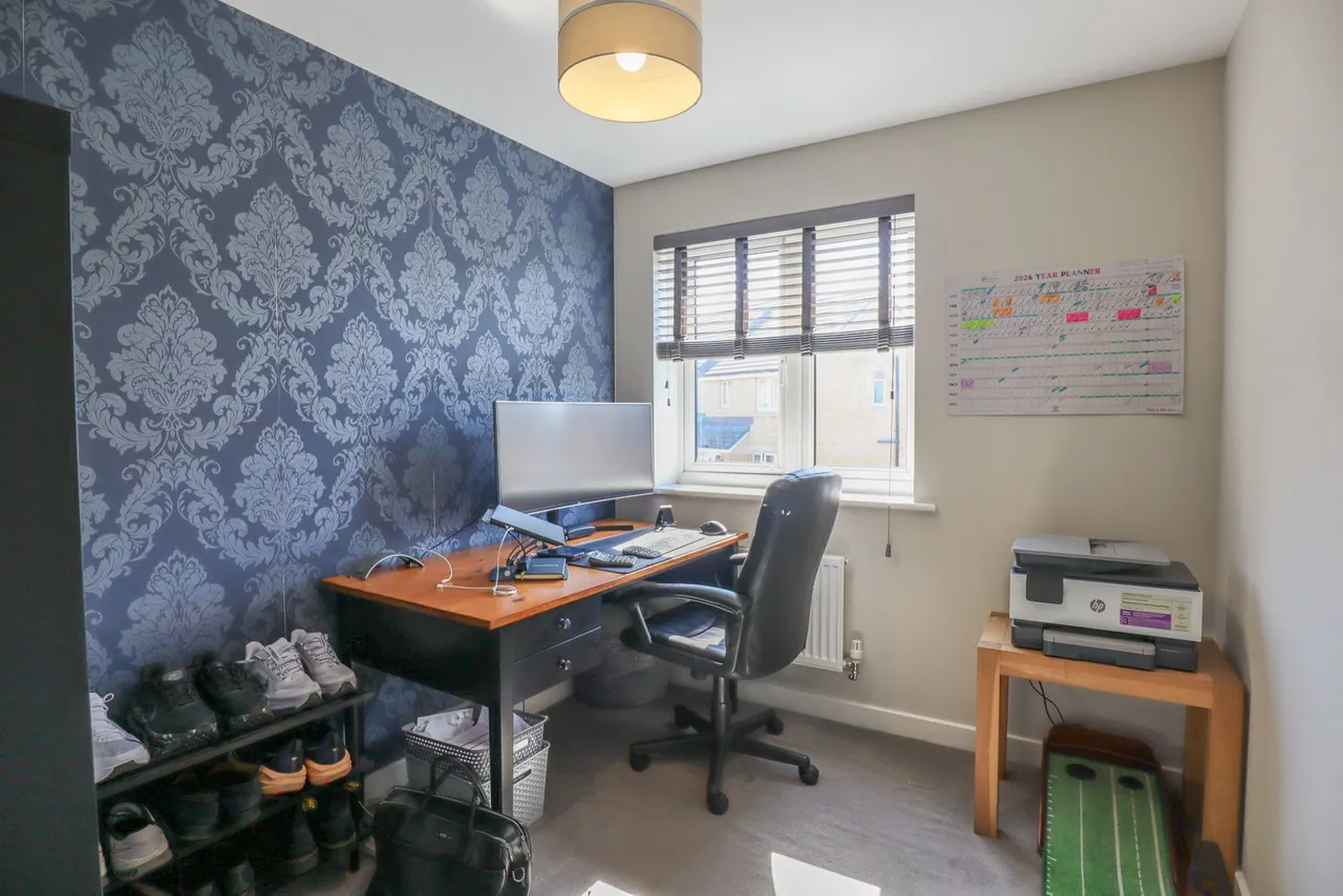 Rutherford Close, Calne, photo 10
