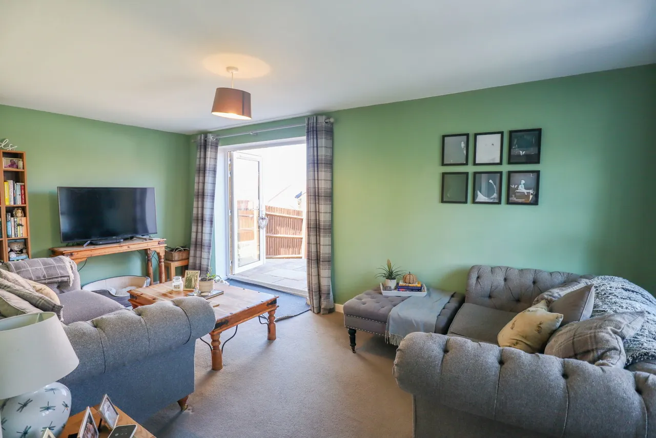 Rutherford Close, Calne, photo 3