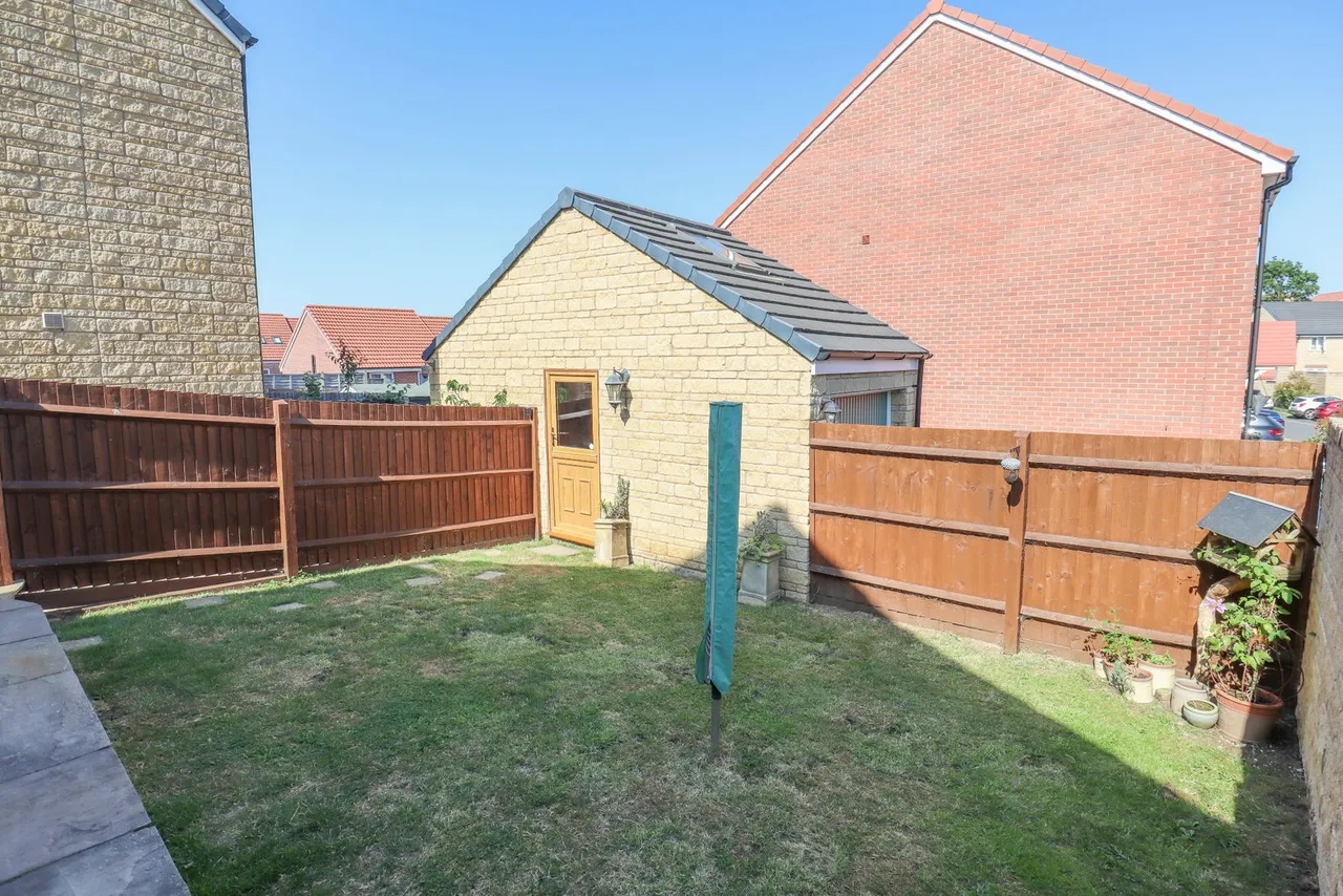 Rutherford Close, Calne, photo 9