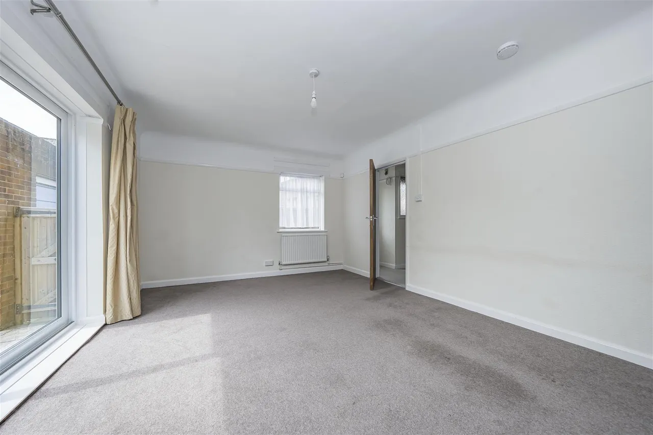 Grange Road, Egham, TW20 9QW, photo 4