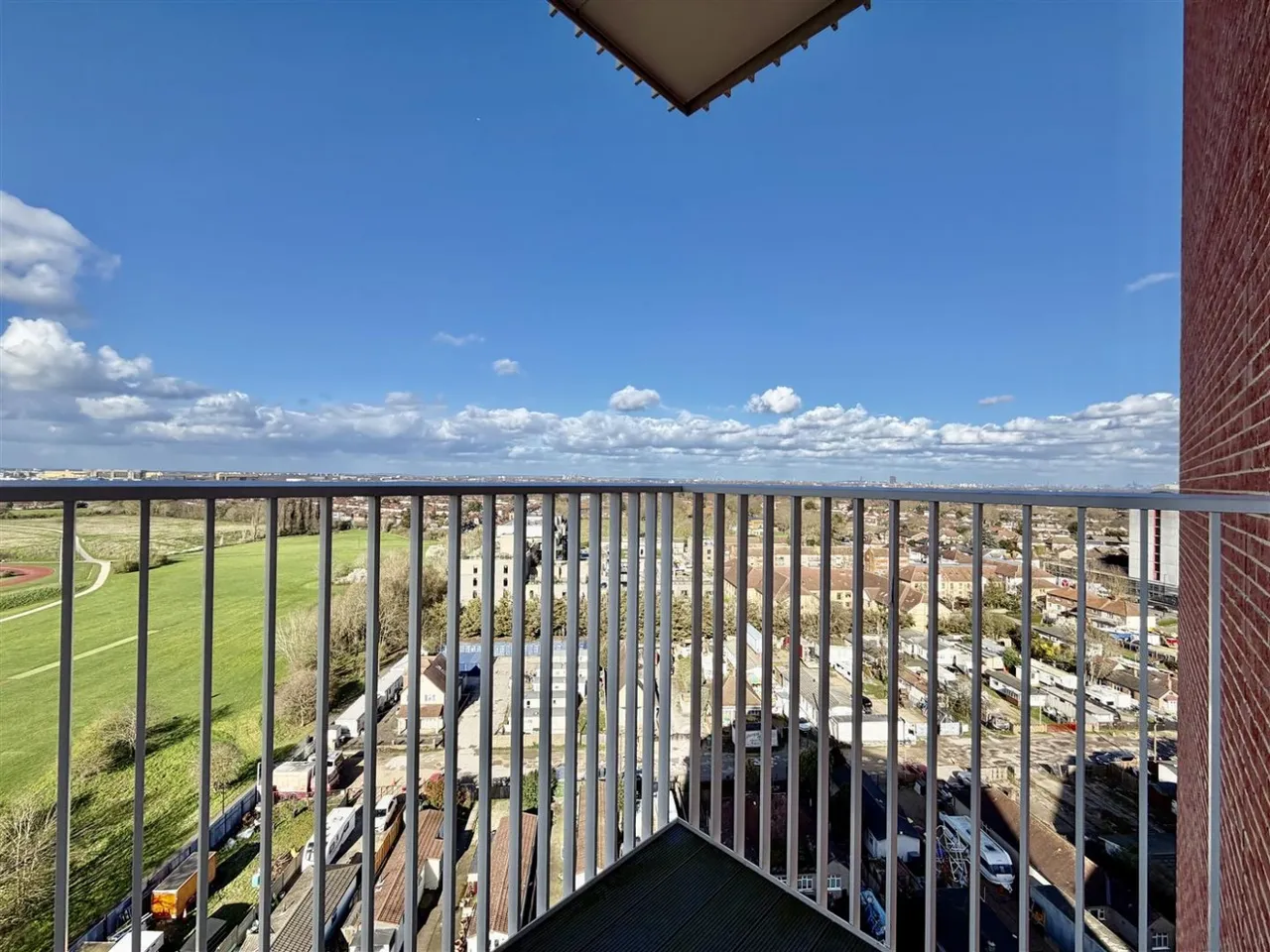 bed Apartment To LetNew Road, Triangle, TW14, photo 9