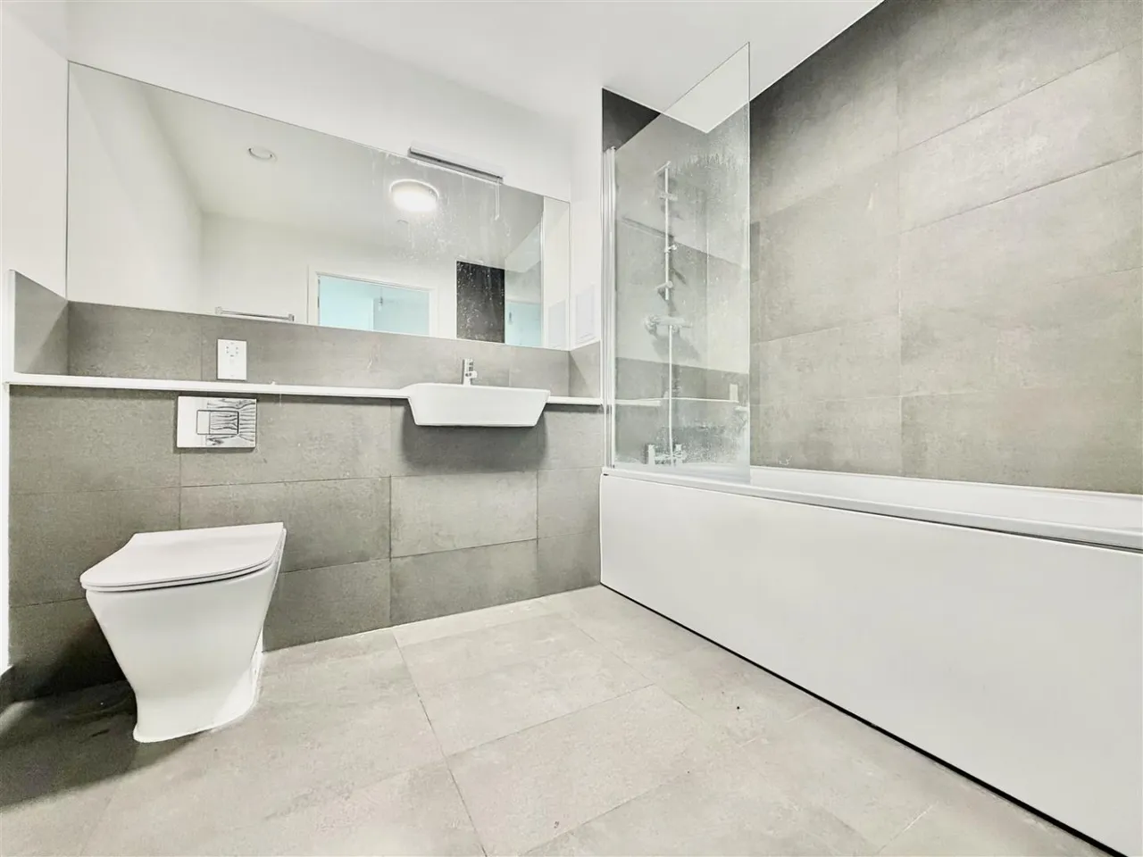 bed Apartment To LetNew Road, Triangle, TW14, photo 2