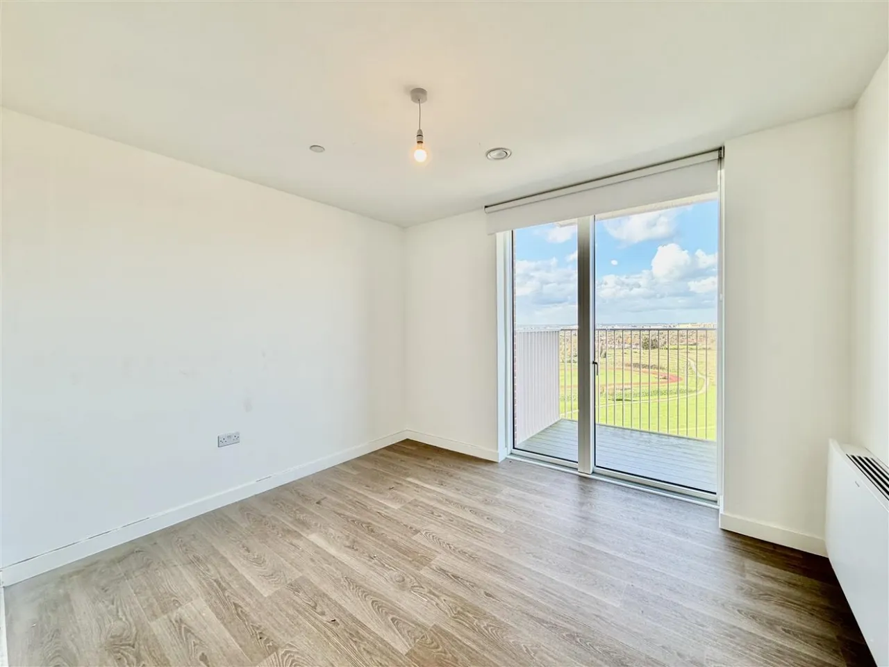 bed Apartment To LetNew Road, Triangle, TW14, photo 8