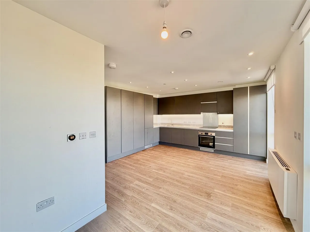 bed Apartment To LetNew Road, Triangle, TW14, photo 5