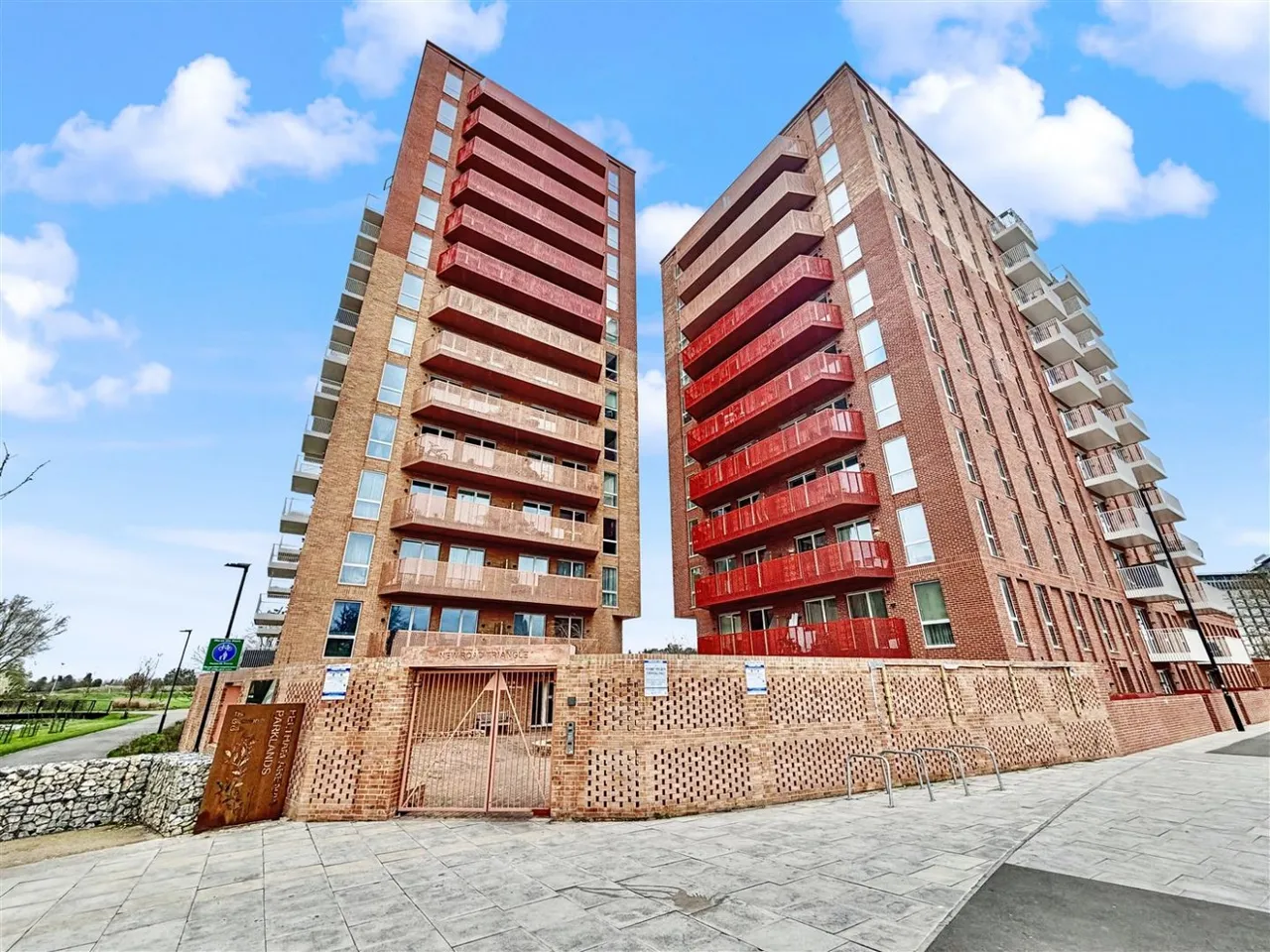 bed Apartment To LetNew Road, Triangle, TW14, photo 3