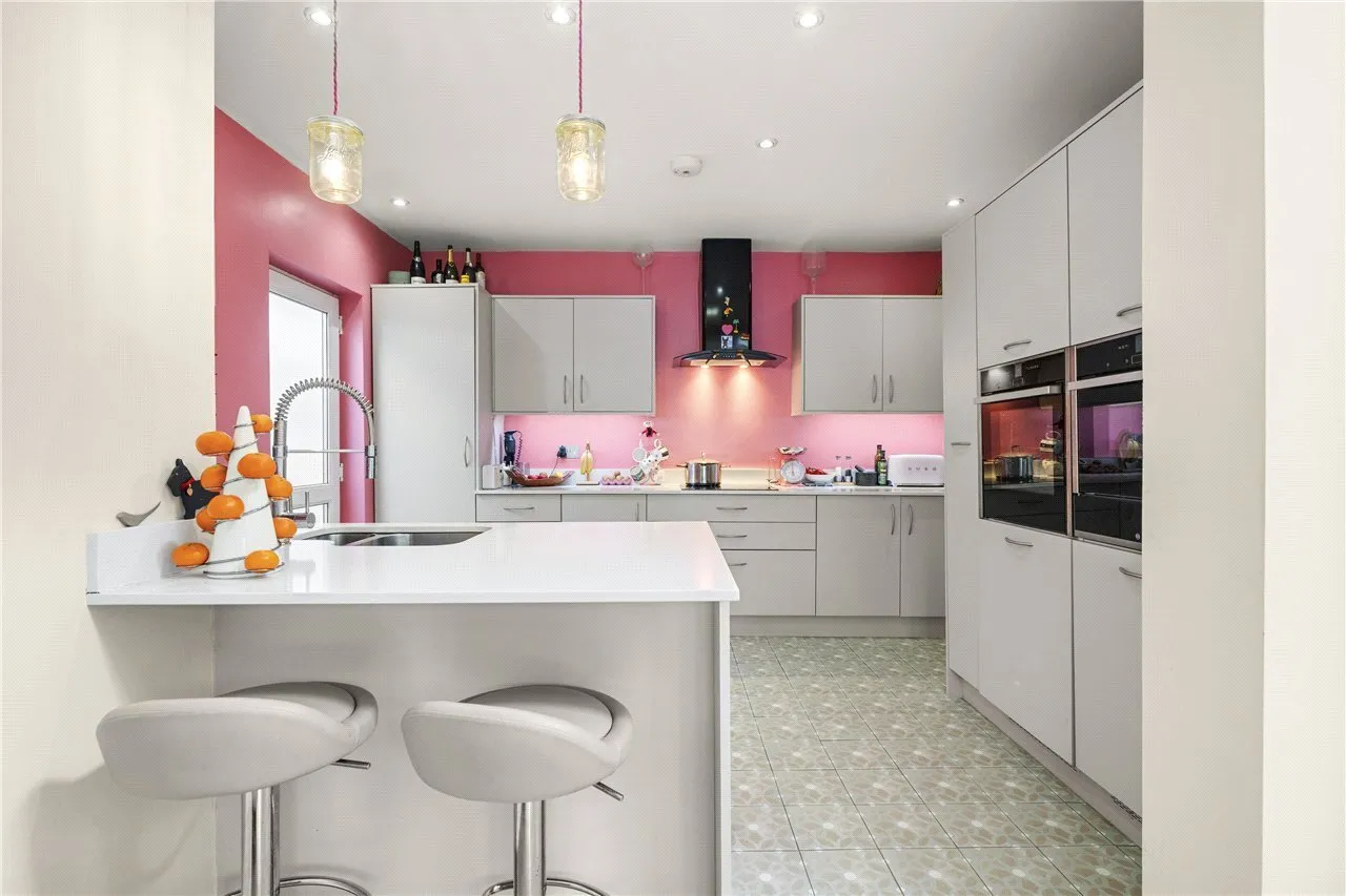 Greenfield Avenue, Surbiton, KT5, photo 3