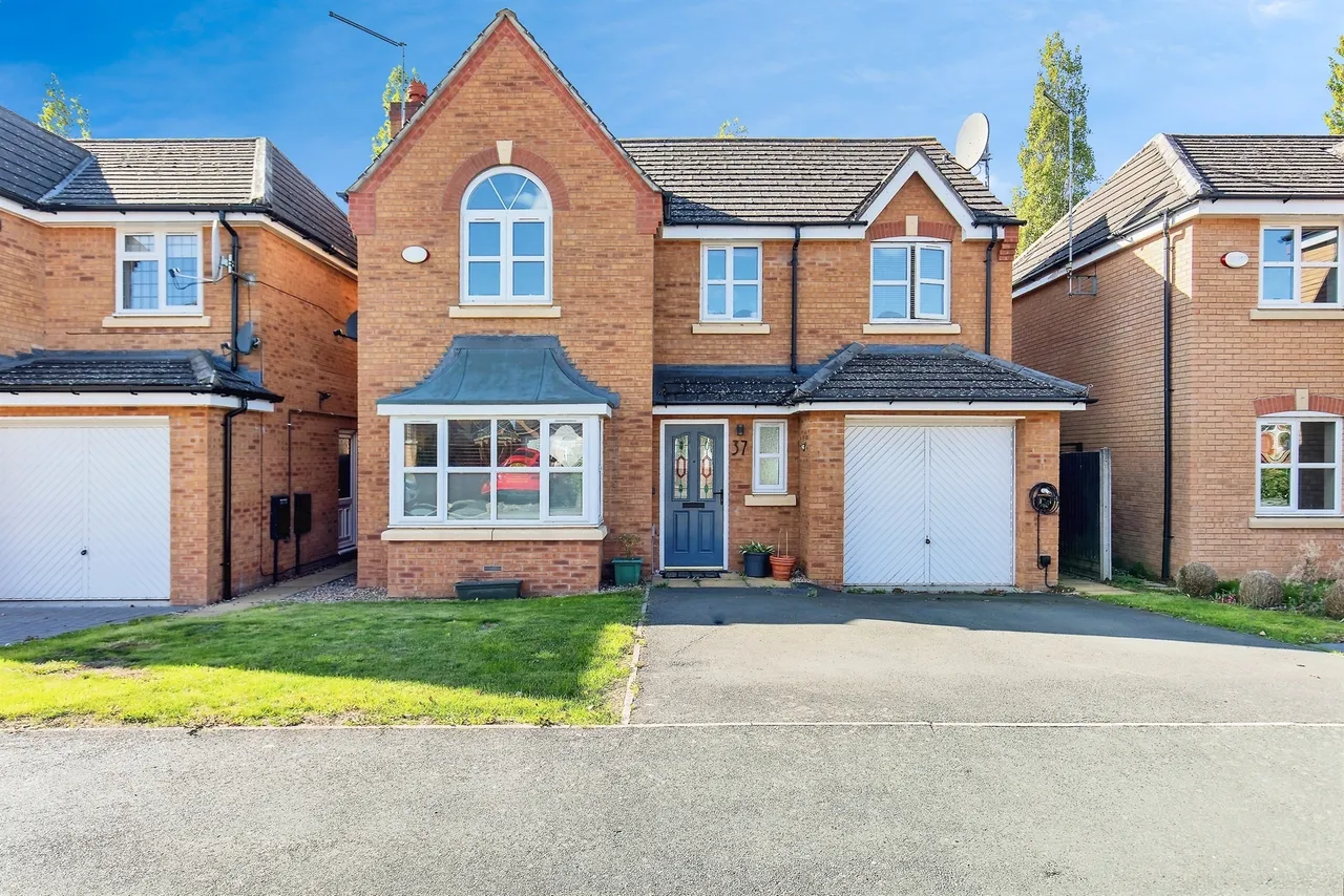 4 bed house for sale — Newmarket Close, Corby