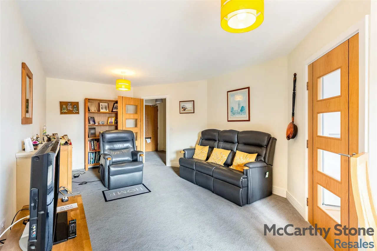 Tresham Close, Kettering, NN15, photo 5