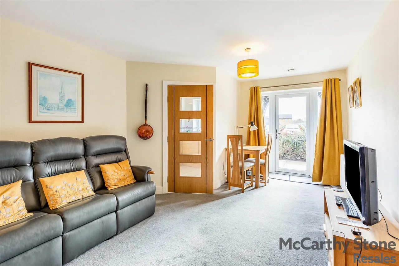 Tresham Close, Kettering, NN15, photo 2