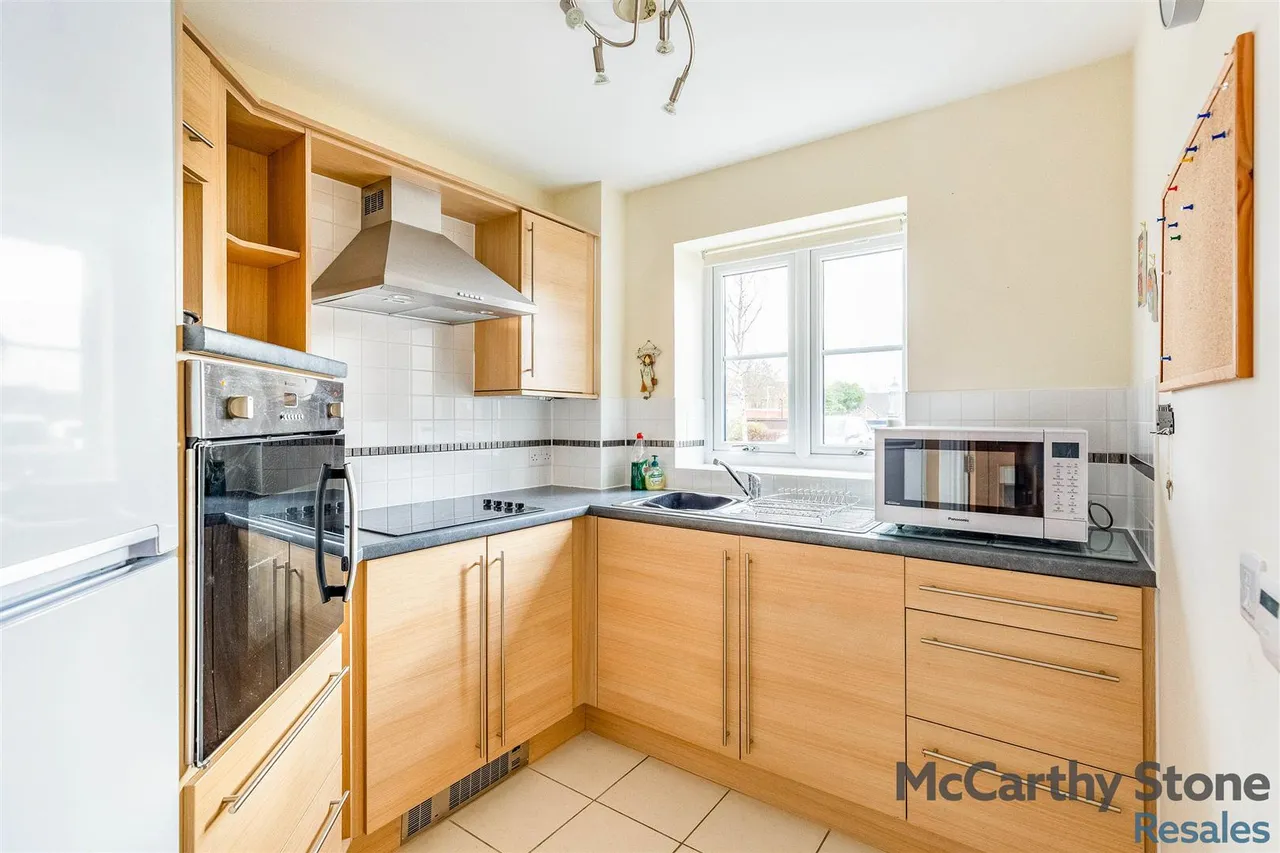 Tresham Close, Kettering, NN15, photo 8